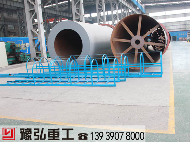 回轉(zhuǎn)煅燒窯生產(chǎn)車間加工現(xiàn)場